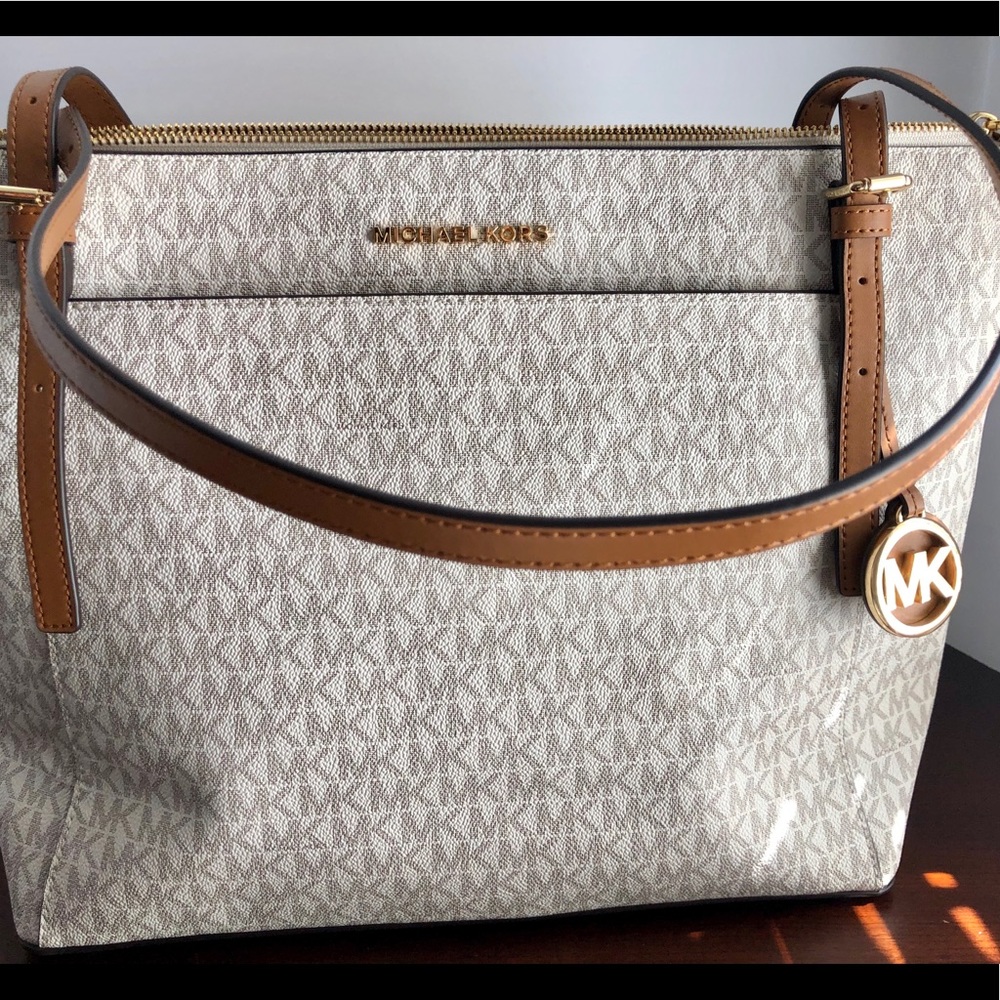 Michael Kors Ciara Large Tote Signature Vanilla